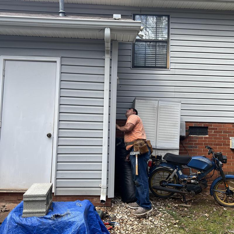 Charlotte, NC Siding Replacement - a tree fell and damaged project photo 2